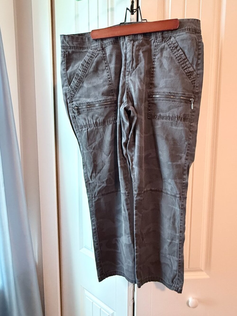 Camo ankle pants - Picture 2 of 2